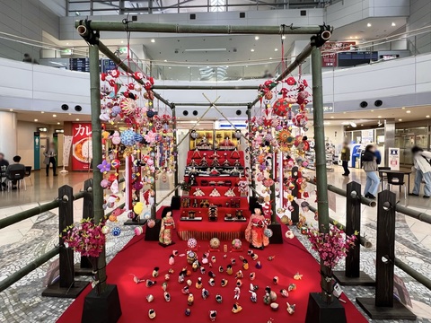 福岡県柳川市伝統つるし雛「さげもん」展示のお知らせ | 新潟空港